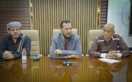 المحافظ شيخ يعقد اللقاء الموسع لأبناء عدن وممثلي اللجان المجتمعية ومنظمات المجتمع والشخصيات الاجتماعية والأكاديمية