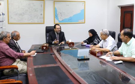 وزير الكهرباء يناقش مع لجنة الإشراف والرقابة آليات تنظيم نقل الوقود إلى محطات التوليد