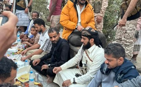 مدير عام مديرية الشيخ عثمان يشارك أبناء الممدارة إفطار الصائم الثالث تكريمًا لفقداء وشهداء المنطقة