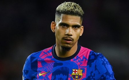 مدافع فريق برشلونة ينتقد الحكم في مبارة نيوكاسل و برشلونة.. لماذا ؟