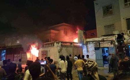 عاجل وبالصورة.. اندلاع حريق في عدن