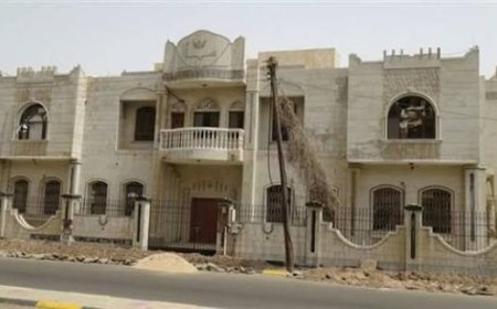 صحفيو وموظفو وكالة سبأ بعدن يطالبون المحافظ بسرعة تنفيذ توجيهات رئيس الوزراء بإعادة مباني الوكالة