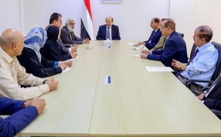 رئيس الوزراء يطلع على سير العمل بوزارة الخارجية ويرأس اجتماعا لرؤساء الدوائر