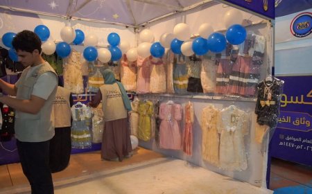 تعز..كسوة العيد تخفف أعباء الأسر وتبهج قلوب الأيتام فيها.