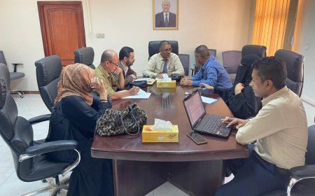 برئاسة السقاف.. مطابع الكتاب المدرسي - الإدارة التنفيذية بعدن  تفتح مظاريف مناقصة توريد الورق لعام 2026