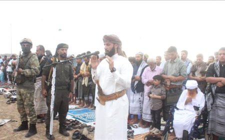 أبين موعودة بالخير.. المحافظ الرباش يؤم المصلين في صلاة العيد ويدعو إلى (المصالحة الكبرى) 