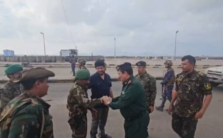 وزير الداخلية يتفقد عدداً من النقاط الأمنية في العاصمة المؤقتة عدن ويهنئ منتسبيها بعيد الفطر