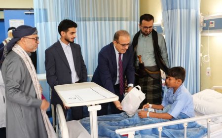 وزيرا الصحة والخدمة المدنية ينفذان زيارة معايدة للمرضى في مستشفيي الأمير محمد بن سلمان والجمهورية