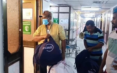 بمناسبة عيد الفطرالمبارك..مدير مستشفى الصداقة يوزع حقائب الأمومة لحديثي الولادة والأمهات