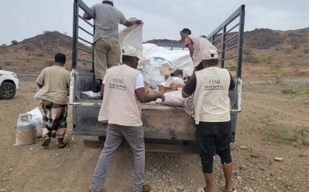 خلية الأعمال الإنسانية تنفذ استجابة طارئة لإغاثة أسرتين نازحتين تعرضتا لحريق منازلهما في مديرية موزع.