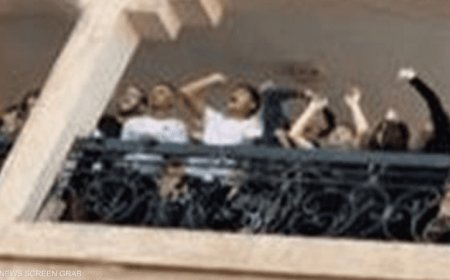 إلقاء أكياس مائية على المصلين يلقى جدلا واسعا في بلد عربي .. و إلقاء القبض على. المتهمين .. تفاصيل