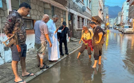 عدن.. مبجر وبن جرادي يطّلعان على مواقع تصريف مياه الامطار وازالة الاضرار عقب الامطار التي شهدتها المديرية