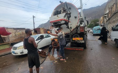 استمرار اعمال شفط مياه الأمطار ورفع المخلفات في المعلا 