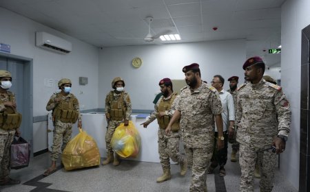 بتوجيهات قائد الفرقة الثانية..قوات درع الوطن تنفذ زيارة عيدية لمرضى مستشفى سيئون العام