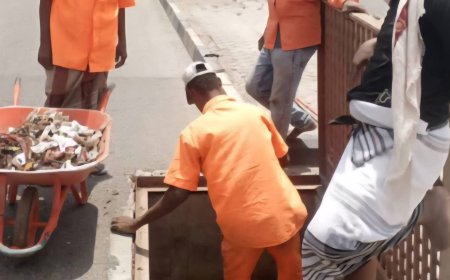 السلطة المحلية بمديرية المنصورة تستنفر جهودها عقب الأمطار الغزيرة التي شهدته العاصمة عدن..