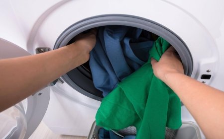 إغلاق باب الغسالة مباشرة بعد انتهاء دورة الغسيل  يعتبر  أكثر الأخطاء شيوعاً .. ما السبب ؟