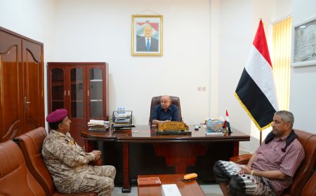 عضو مجلس القيادة محافظ حضرموت يناقش مستجدات الأوضاع العسكرية والأمنية بالمحافظة