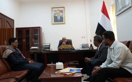 المكلا..الخنبشي يؤكد أولوية تأمين وقود الكهرباء واستقرار السوق في حضرموت