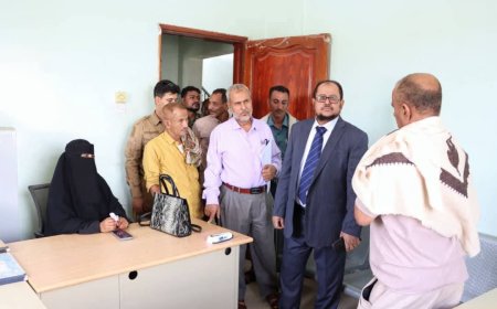 رئيس هيئة التفتيش القضائي يتفقد سير العمل في محاكم ونيابات لحج عقب الإجازة القضائية