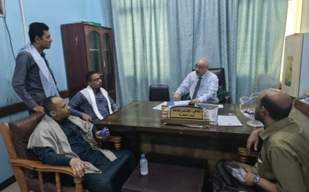 رئيس محكمة استئناف حضرموت يتفقد سير العمل بالمجمع القضائي بالمكلا ويشيد بالانضباط الوظيفي