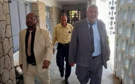 وكيل وزارة العدل يتفقد سير العمل في محكمتي استئناف عدن وصيرة الابتدائية والشعبة والمحكمة التجارية عقب إجازة العيد