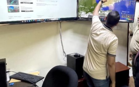 بناءً على توجيهات وزير النقل.. الكابتن بن نهيد يطلع على عملية رصد وتحليل المنخفض الجوي بمركز التنبؤات الجوية 