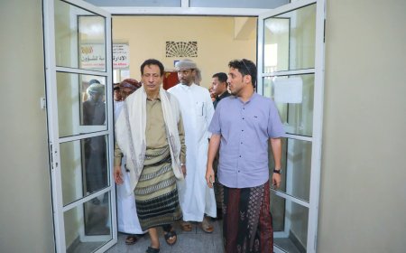 محافظ المهرة يتفقد مستوى الانضباط الوظيفي في أول يوم دوام عقب إجازة عيد الفطر