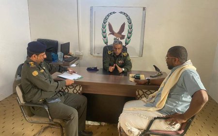 مدير أمن المهرة يتفقد الانضباط الوظيفي في الإدارات الأمنية عقب إجازة العيد