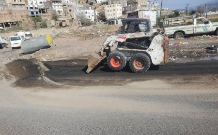 تعز.حملة ميدانية لرفع مخلفات الأتربة وتنظيف عبارات السيول في وادي القاضي بمديرية القاهرة