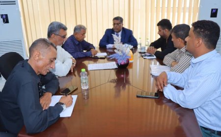 الشاذلي يناقش الاستعدادات لتدشين حملة رفع مخلفات الأمطار في مديريات عدن