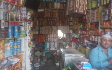 تعز... محلات تتعرض لسرقة من قبل مجهولون في سوق مفرق جبل حبشي.