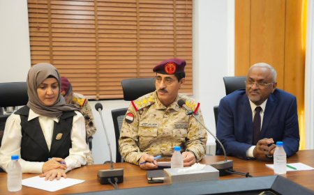 بحضور وزير الدفاع.. عضو مجلس القيادة محافظ حضرموت يترأس اجتماعاً استثنائياً للمكتب التنفيذي