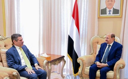 رئيس الوزراء يلتقي السفير الأمريكي ويؤكد تعزيز الشراكة ودعم جهود الاستقرار