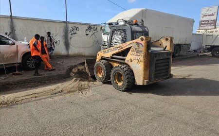 لليوم الثاني على التوالي.. استمرار حملة صندوق النظافة في الشيخ عثمان لرفع مخلفات الأمطار