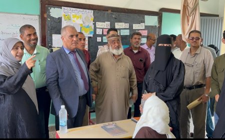 زيارة مفاجئة لوزير التربية والتعليم (العبادي) للمدارس مع بداية الفصل الدراسي الثاني