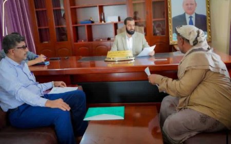 محافظ أبين يلتقي مدير عام مديرية المحفد لبحث أوضاع المديرية واحتياجاتها الخدمية