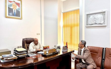 الخنبشي يناقش أوضاع صندوق النظافة والتحسين بوادي حضرموت والصحراء