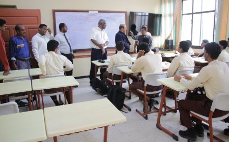 مدير تربية ساحل حضرموت يطلع على سير الدراسة في عدد من مدارس وثانويات منطقة ربوة خلف بمديرية المكلا