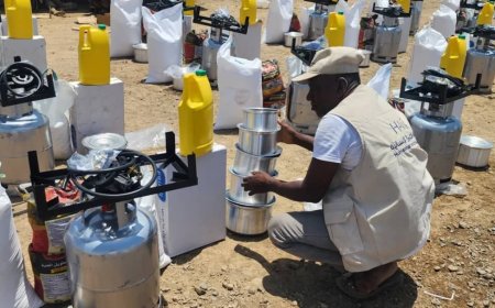 تعز ..الخلية الإنسانية تسيّر قافلة إغاثية لمنكوبي السيول في الزهاري والمشالحة