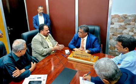 لقاء  بين مدير عام شركة النفط ووكيل العاصمة عدن ومدير صندوق النظافة