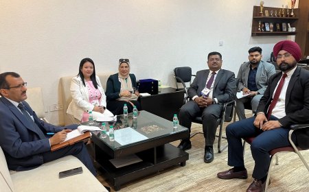 المستشار المخلافي يلتقي قيادة جامعة CGC موهالي ويبحث معها سبل تعزيز التعاون المشترك .