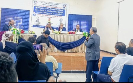 بحضور رئيس جامعة عدن.. كلية الآداب تمنح الدكتوراه للباحث سعيد بلعيدي   