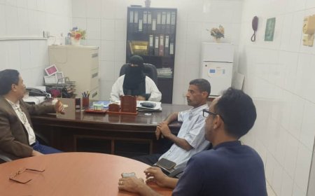 الأمين العام لمحلي خورمكسر ينفذ نزولًا ميدانيًا إلى المجمع الصحي ويؤكد على تحسين الخدمات الطبية