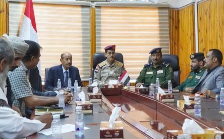 وزير الدفاع يترأس اجتماعاً أمنياً بسيئون لتعزيز التنسيق والتكامل بين الأجهزة الأمنية والعسكرية