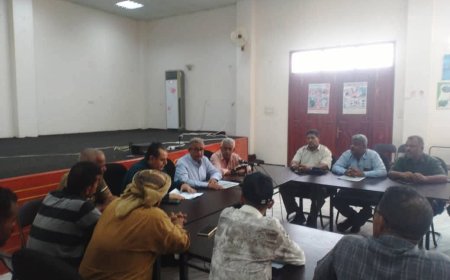 المهندس قائد راشد يترأس إجتماعا للرقي بنظافة عدن