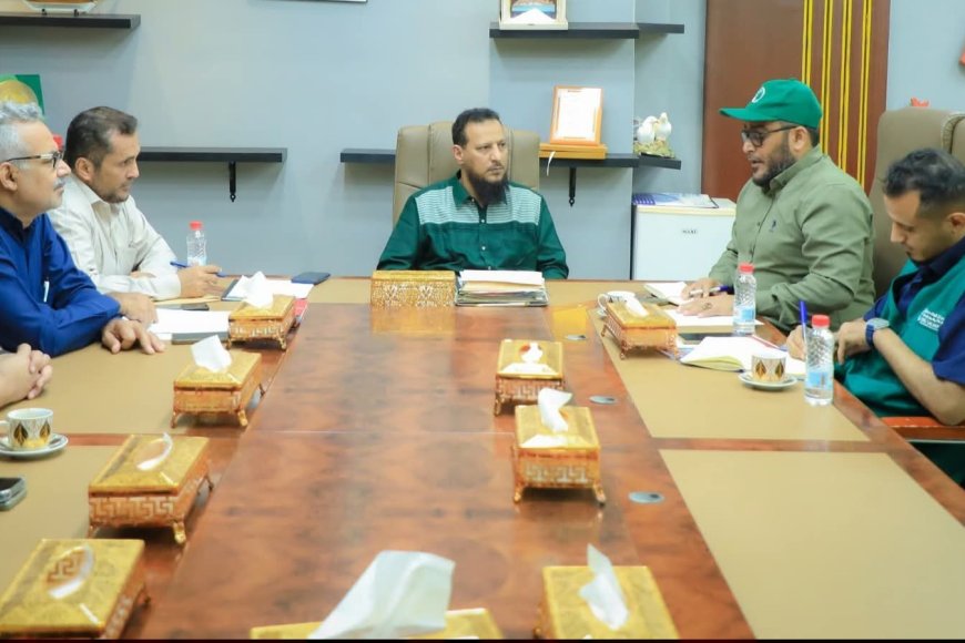 المحافظ عبدالرحمن شيخ يشدد على تكامل الجهود الإنسانية لضمان وصول الدعم لمستحقيه