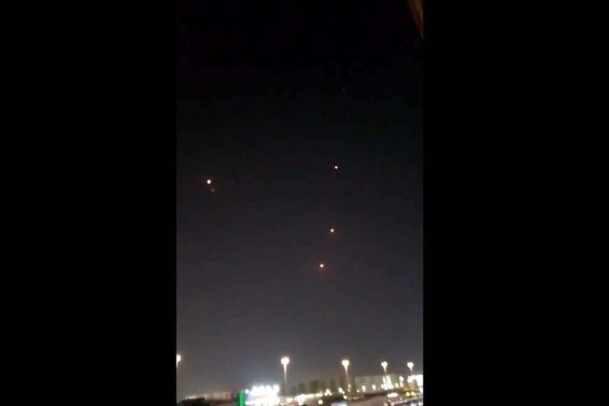 دوي انفجارات قرب مطار أبوظبي ..