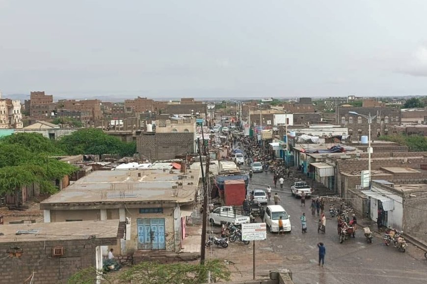 مناشدة شعبية لتأهيل ملعب أحور وإنارة الشارع العام في مديرية أحور بأبين