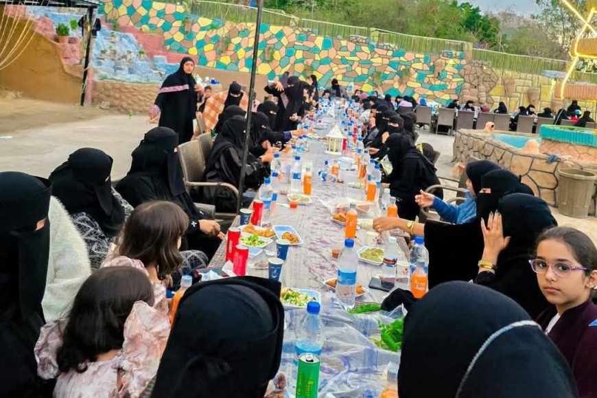 تعز..للعام الرابع على التوالي .. فتيات الحالمة يكسرن احتكار الرجال لمأدبات الافطار الجماعي
