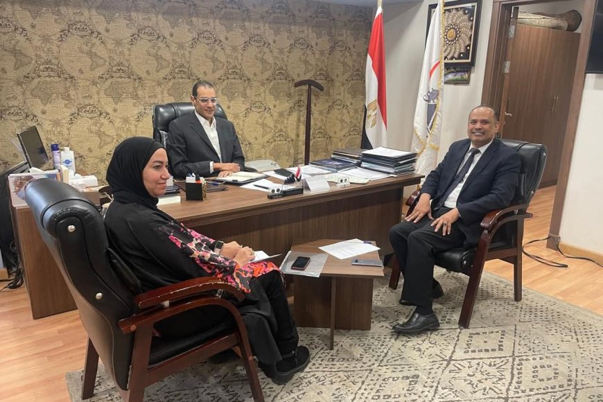 المستشار الصبان يناقش مع مدير الإدارة المركزية للوافدين الاستعدادات لقبول الطلاب اليمنيين للعام الجامعي ٢٠٢٧/٢٠٢٦م&nbsp;